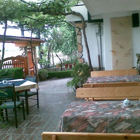 Family Hotel Natalis Hiszarja Kültér fotó