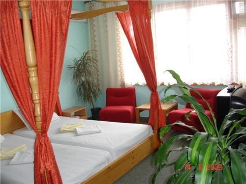 Family Hotel Natalis Hiszarja Szoba fotó